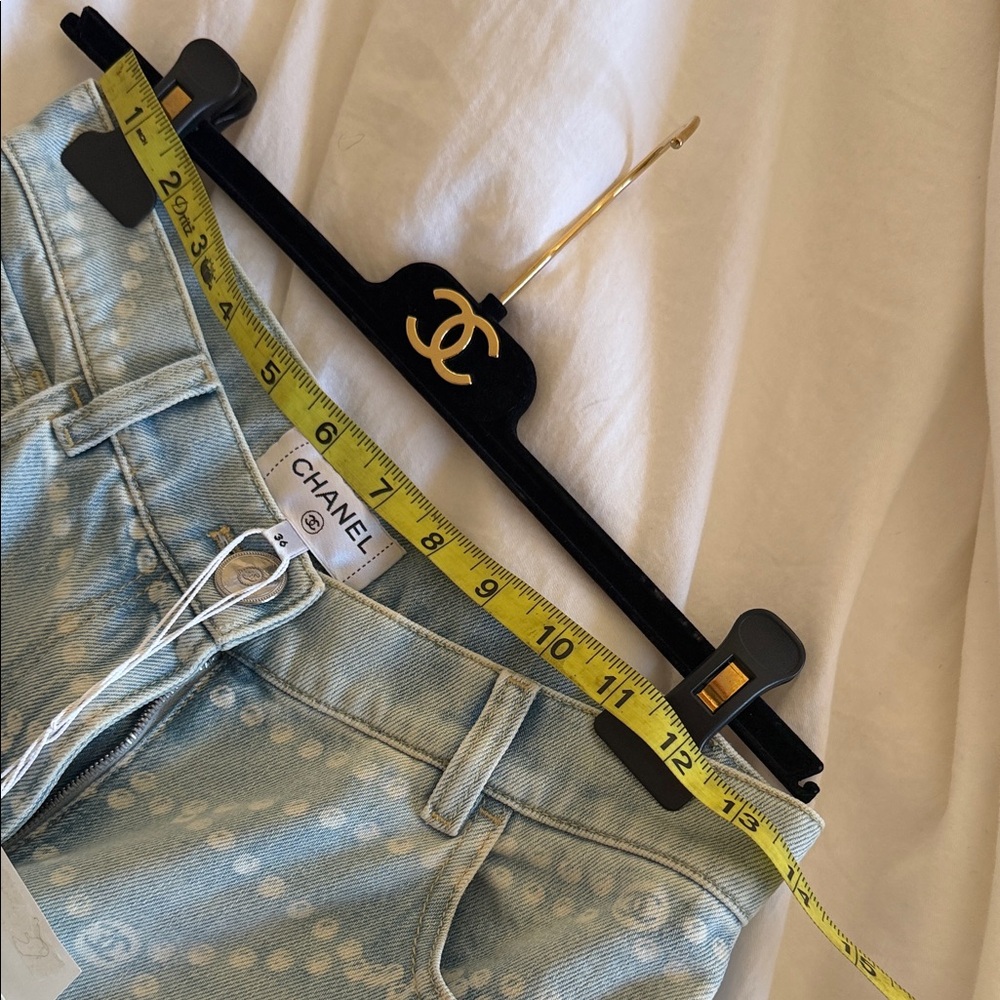 CHANEL  25p light wash straight leg - Picture 8 of 8